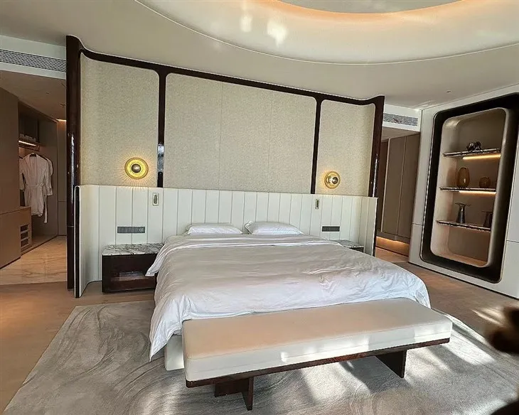 Зочид буудлын арьсан орны вандан сандал