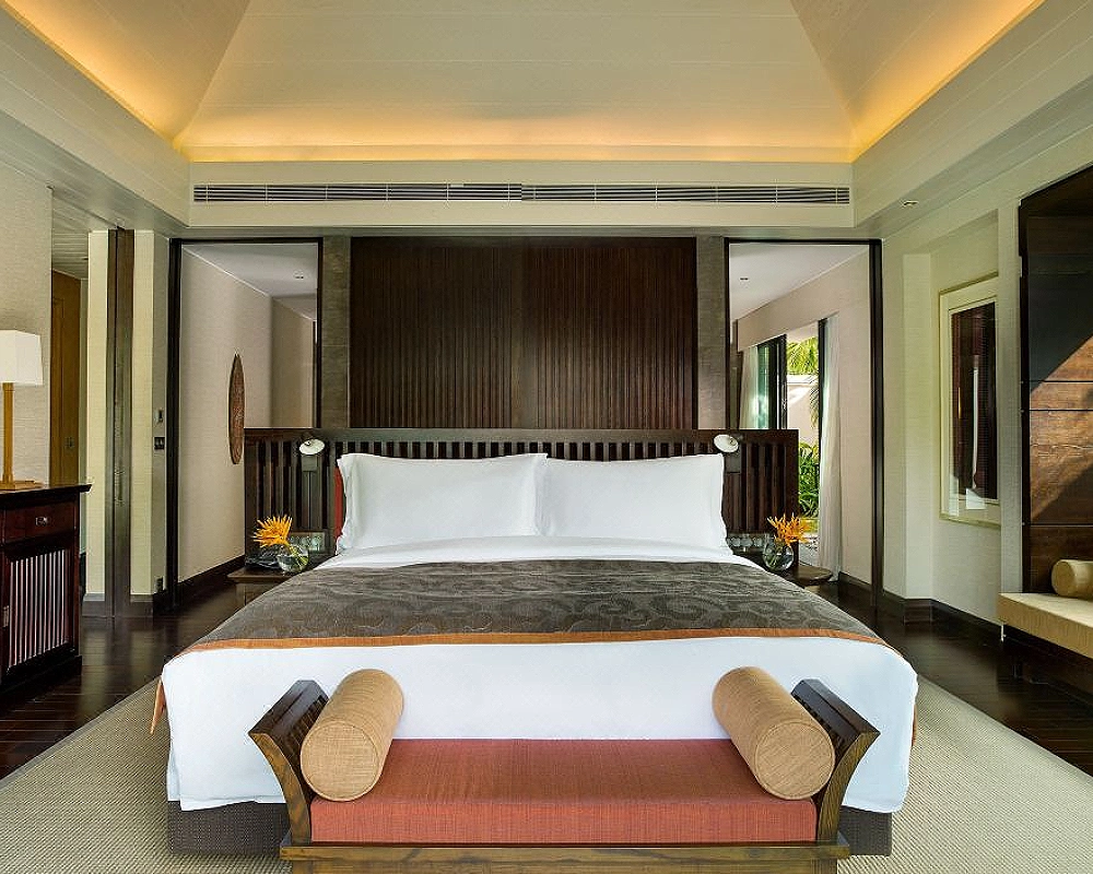 Зочид буудлын модон орны вандан сандал